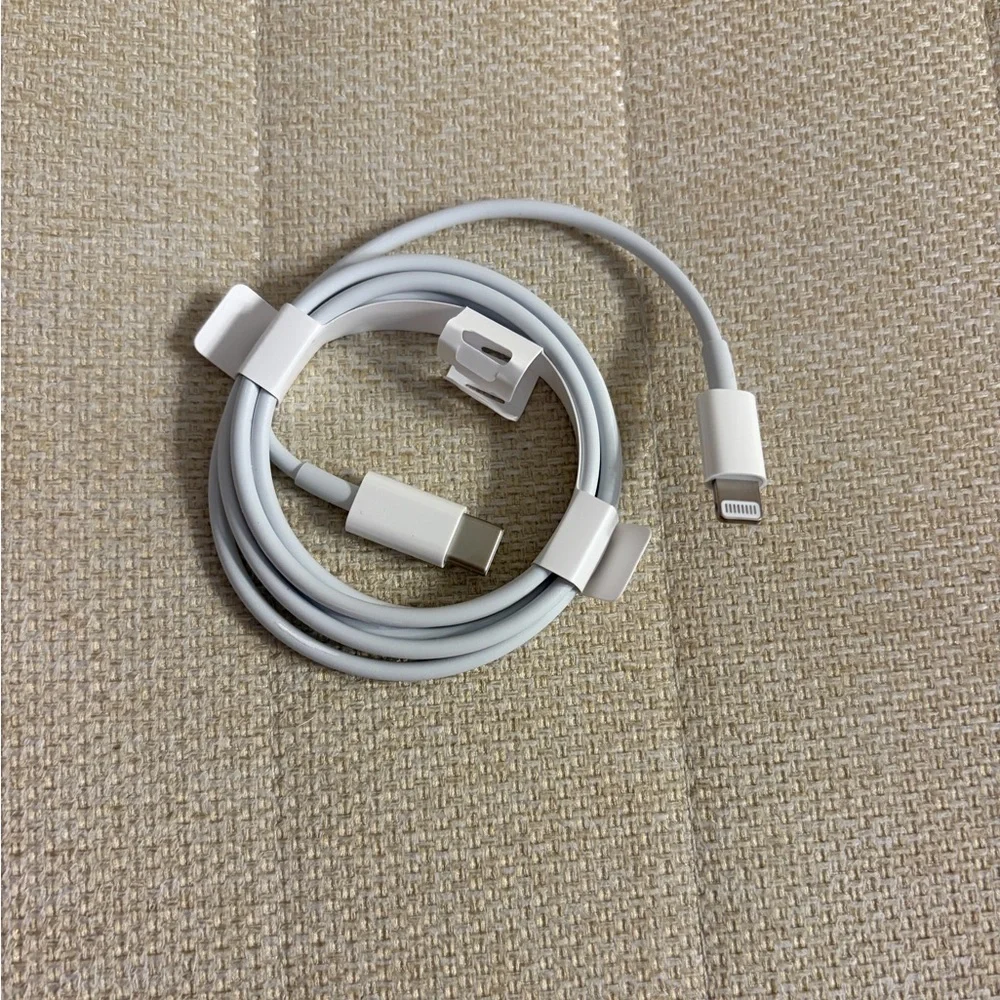 Apple USB-C to Lightning Cable (1m) NEW iPhone Charger Cord